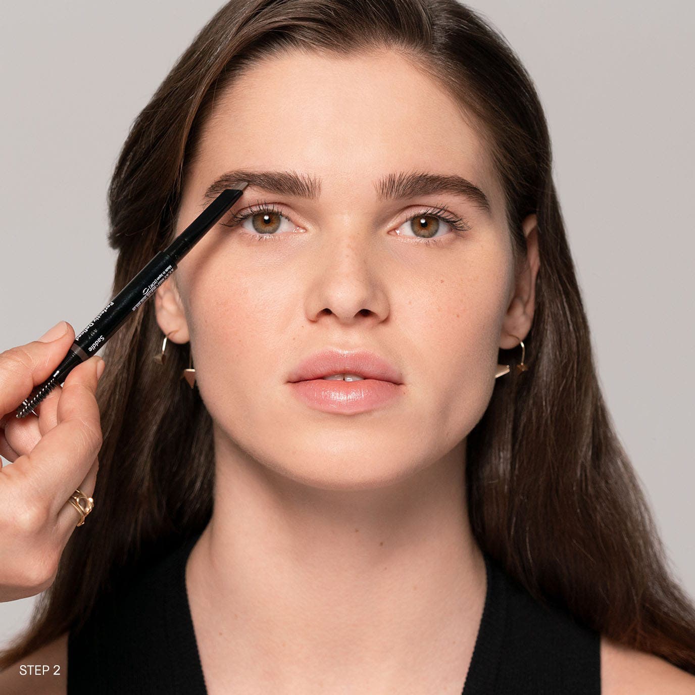 Sourcils pleins et dessinés par Bobbi Brown